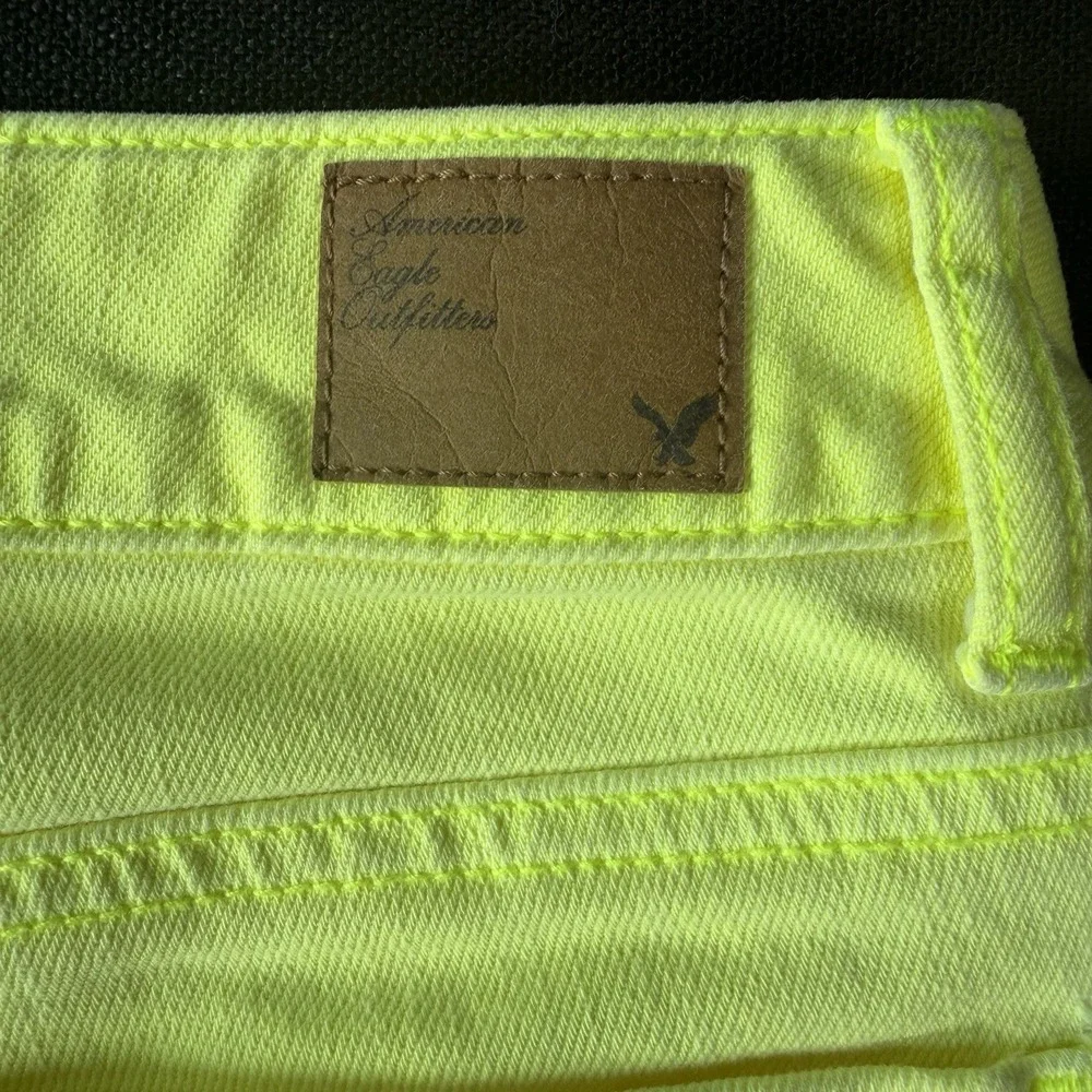 American Eagle AE Neon Volt Yellow Denim Shorts Size 2 Frayed Y2K Festival EUC